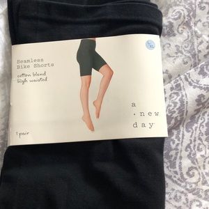 Seamless bike shorts